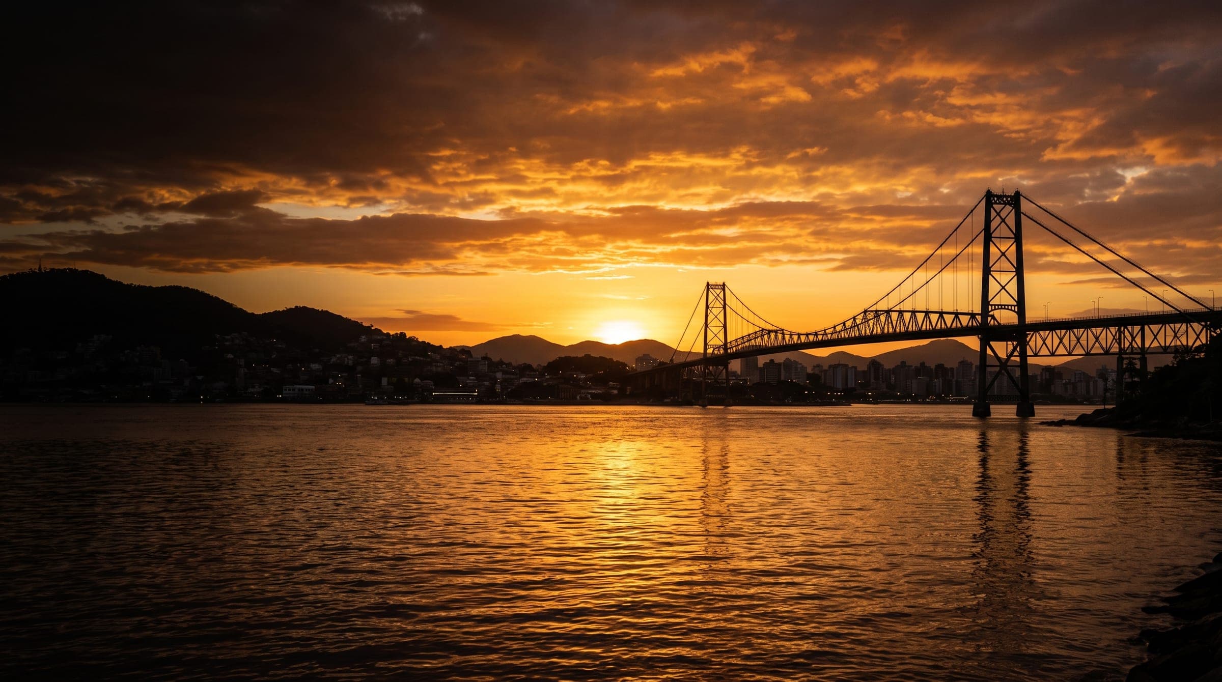 Pôr do sol na Ponte Hercílio Luz, Florianópolis